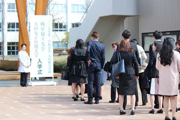 4月3日 水 平成31年度 入学式が挙行されました 大垣女子短期大学